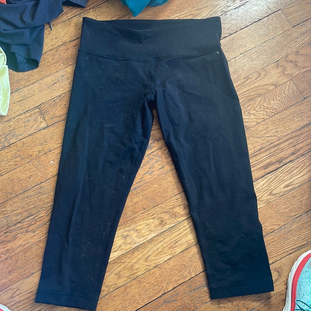 Lululemon black capri leggings